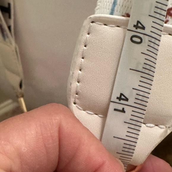 SN & Fashion Women's Lavender and Tan Crossbody Bag 8”W x 6”L Perfect condition - Picture 11 of 12